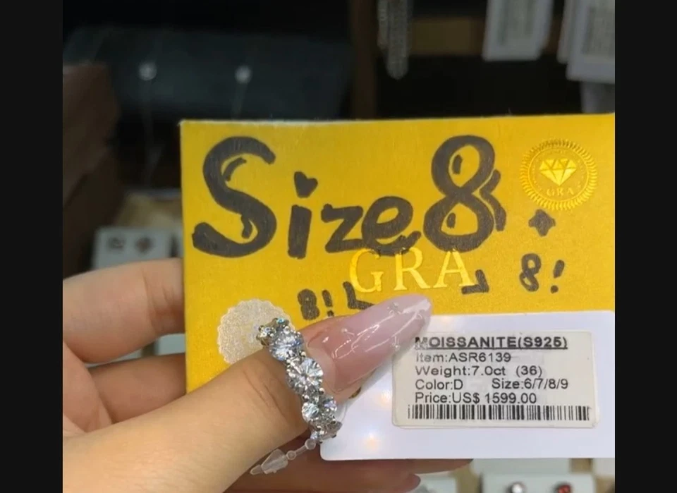 Anillo banda de eternidad de diamantes Foto 2 de 3