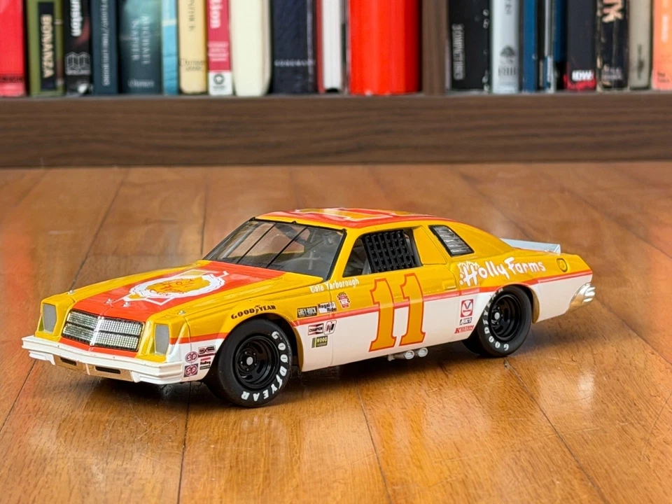 Chevy Malibu 1976 Cale Yarborough #11 Holly Farms Chicken 1:24 acción sin caja Foto 3 de 4