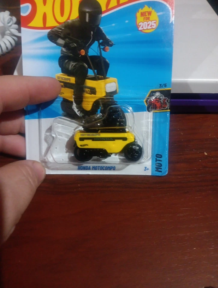 HOTWHEELS, NUEVO EN CAJA, 2025, HONDA MOTOCOMP AMARILLO, MOTO, 181/250, 3/5. Foto 3 de 4