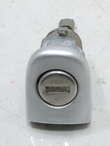 VW Polo 9N Bj 2002 Schliess Zylinder OHNE Schlüssel Tür vorne RECHTS #81433-F116