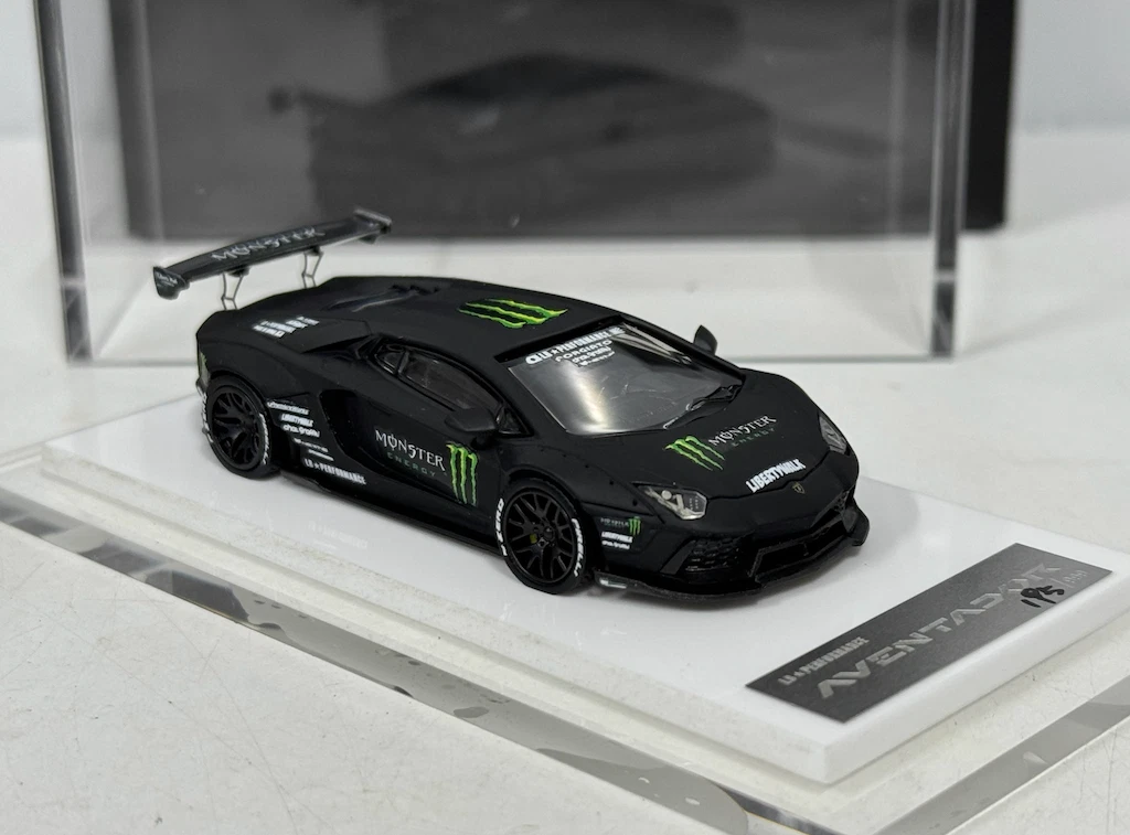 1/18 Lamborghini Aventador LP700-4 LP700 Welly FX Yellow