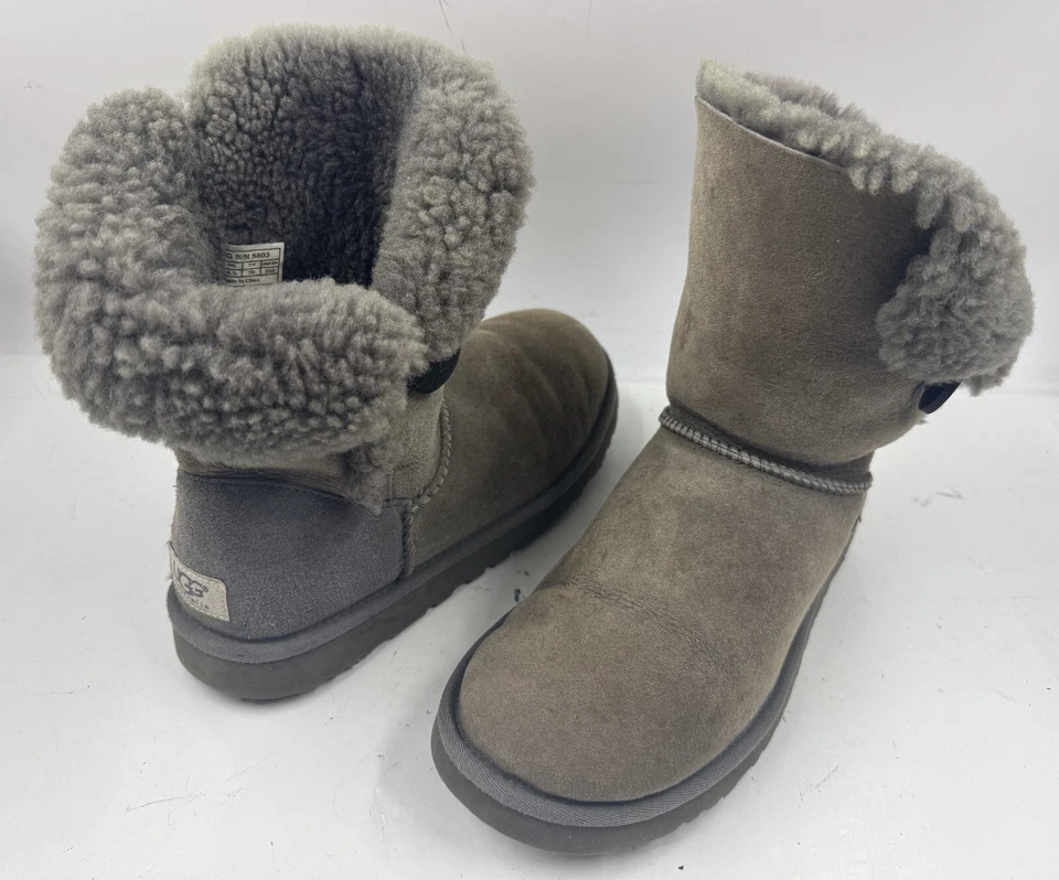 Botas UGG Bailey para mujer 8 grises gamuza piel sintética botón punta redonda botas 5803 Foto 3 de 4