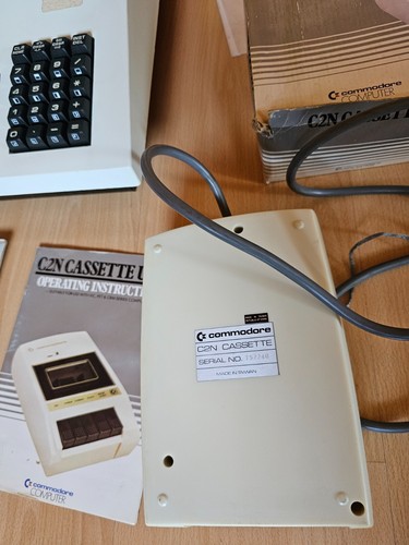 COMMODORE CBM 3032 Computer + C2N Laufwerk + orig. Bedienungshandbuch TOP Zust. - Bild 9 von 22