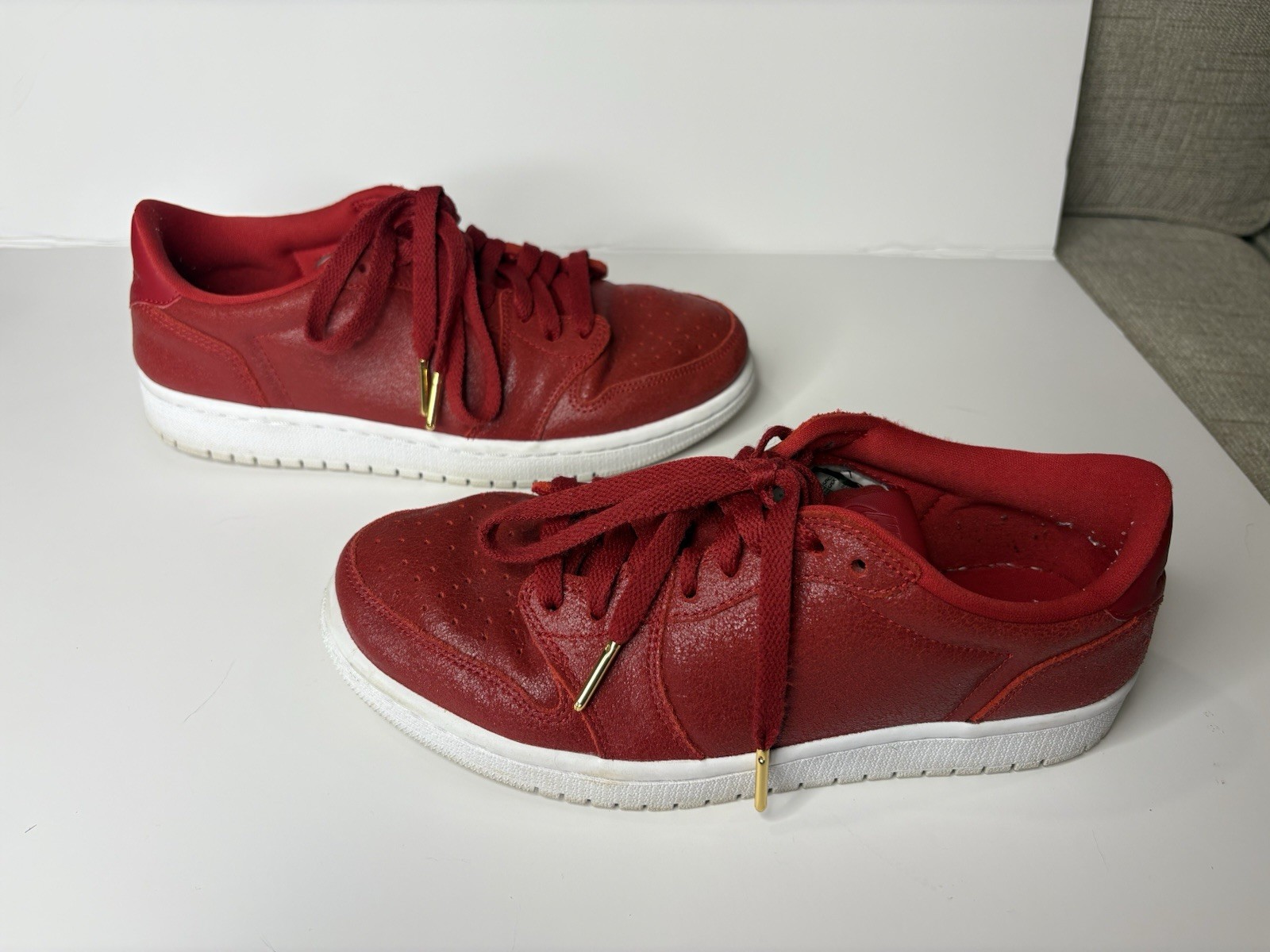 Nike Air Jordan 1 Retro Low Women's 8, Eur 39, Red thumbnail 4
