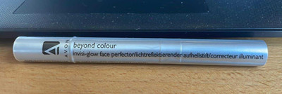 AVON BEYOND COLOUR INVISI-GLOW FACE PERFECTOR - LIGHT