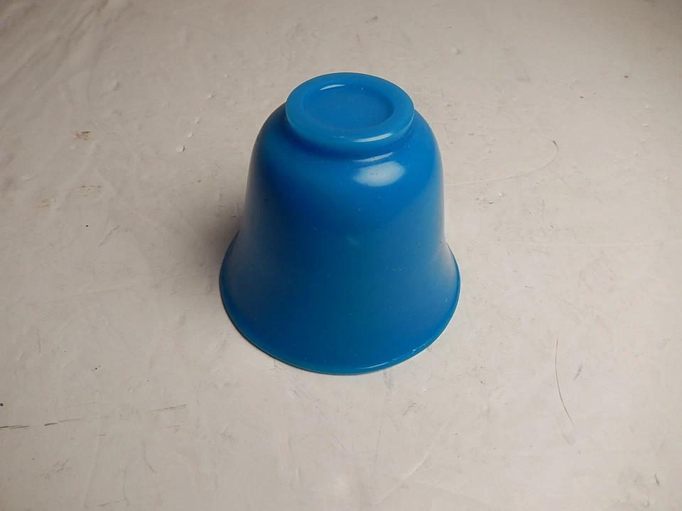 Beautiful Antique Chinese Turquoise Blue Peking Glass Teacup 2 3/4" - Image 3 of 3