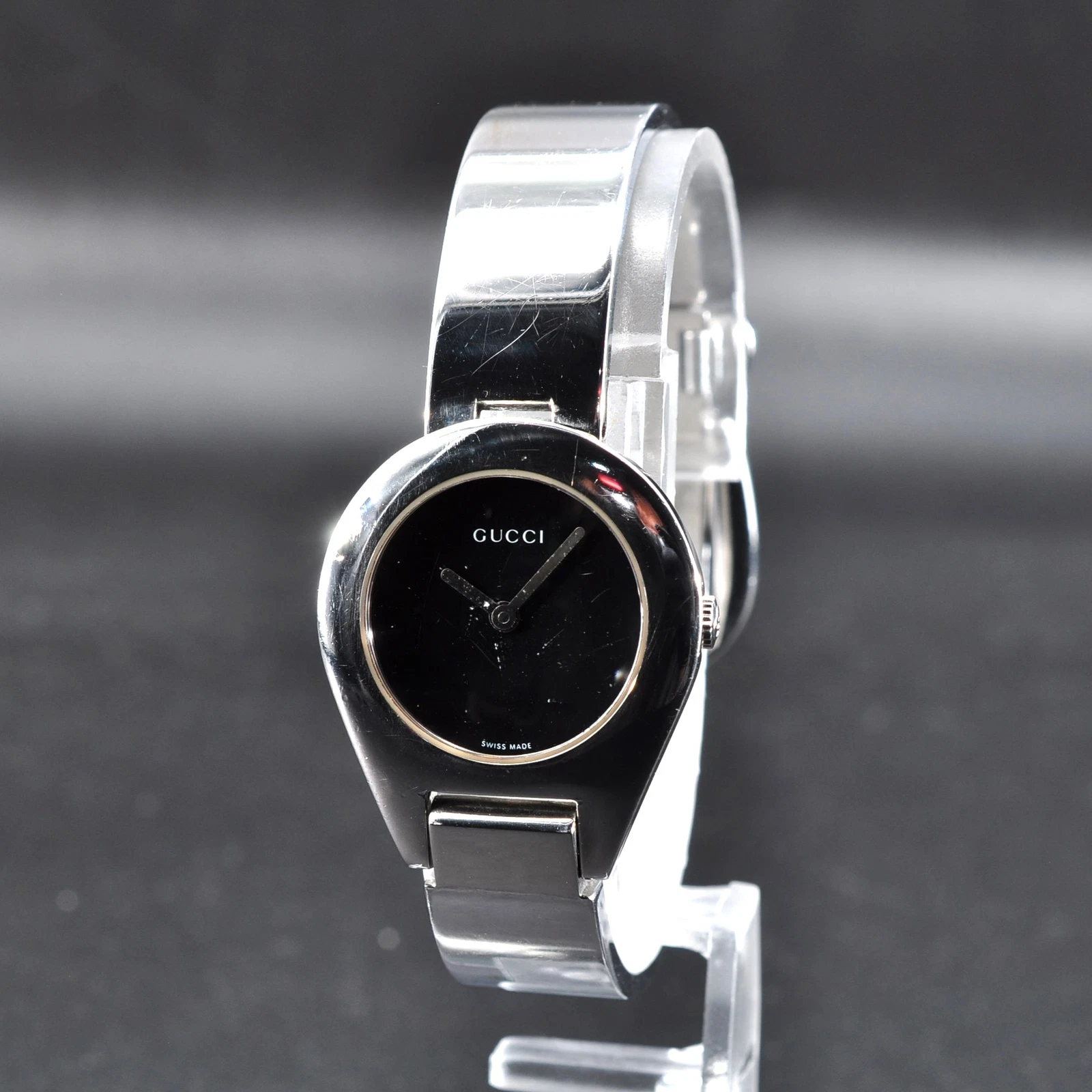 Montre femme romaine GUCCI 6700L quartz analogique argent noir pile neuve w 1008