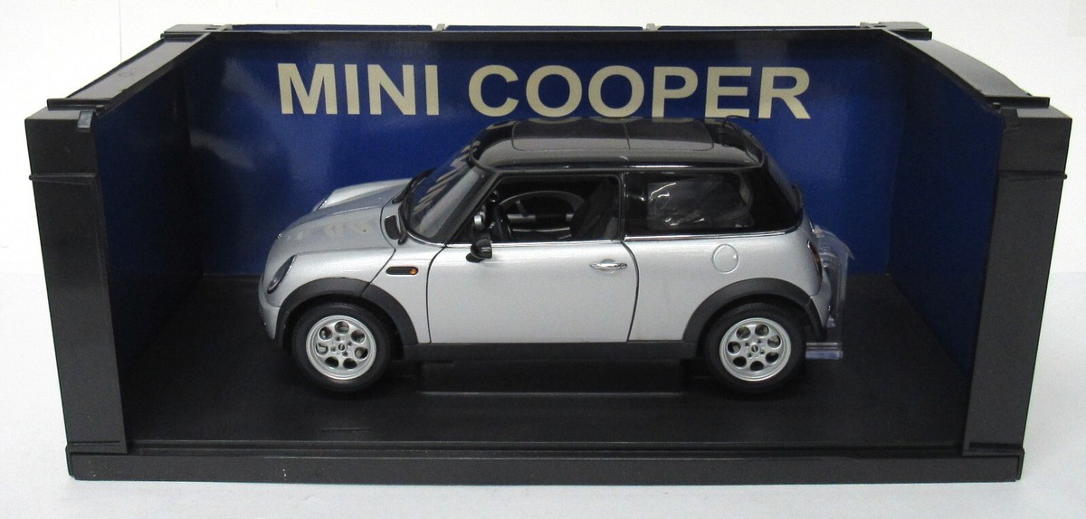 AutoArt Models 1:18 Die Cast Silver BMW Mini Cooper Gateway Global