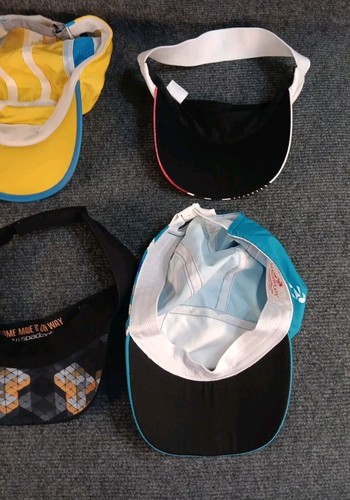 Lotto 6 cappelli e visiere da corsa leggeri - Foto 12 di 12