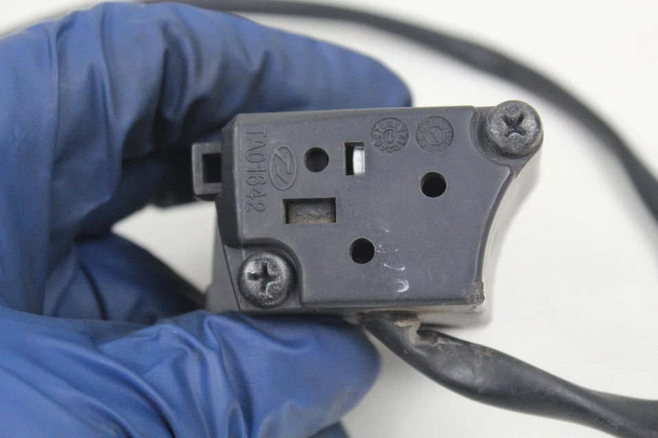 Interruptor de control de arranque derecho Ducati Hypermotard 1100S 1100 OEM 65010071 Foto 4 de 4