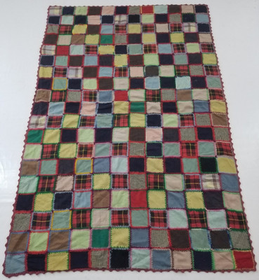 Vintage Handarbeit schönes quadratisches Patchwork Muster mehrfarbig Quilt 77x50 Zoll