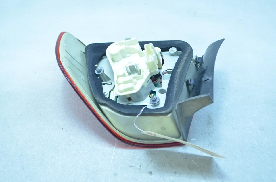 09-11 BMW E90 SERIE 3 LUZ TRASERA IZQUIERDA LADO CONDUCTOR EXTERIOR LUZ TRASERA OEM Foto 4 de 4