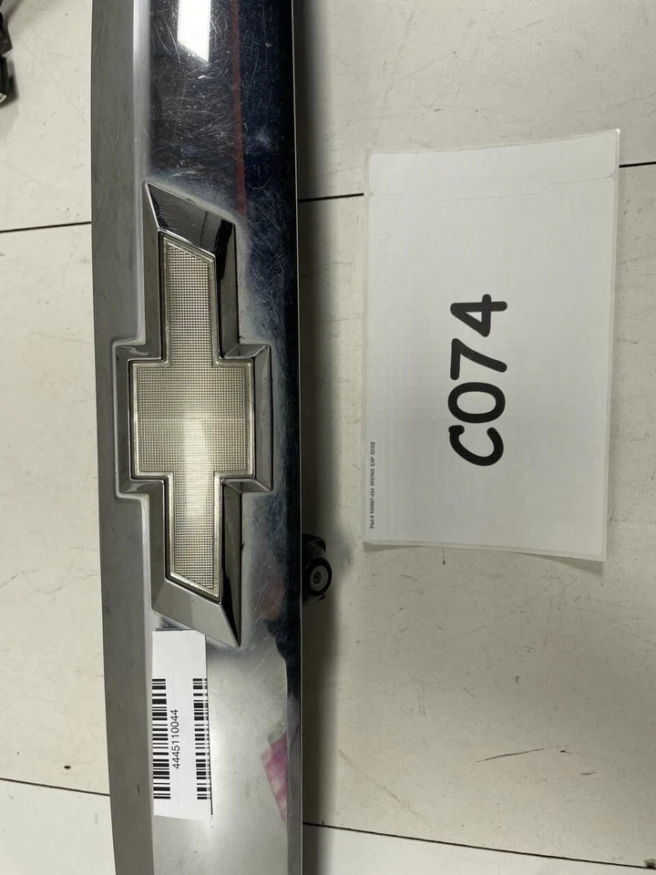 Chevrolet Equinox LT 2011 puerta trasera acabado moldura con cámara OEM+ Foto 4 de 4