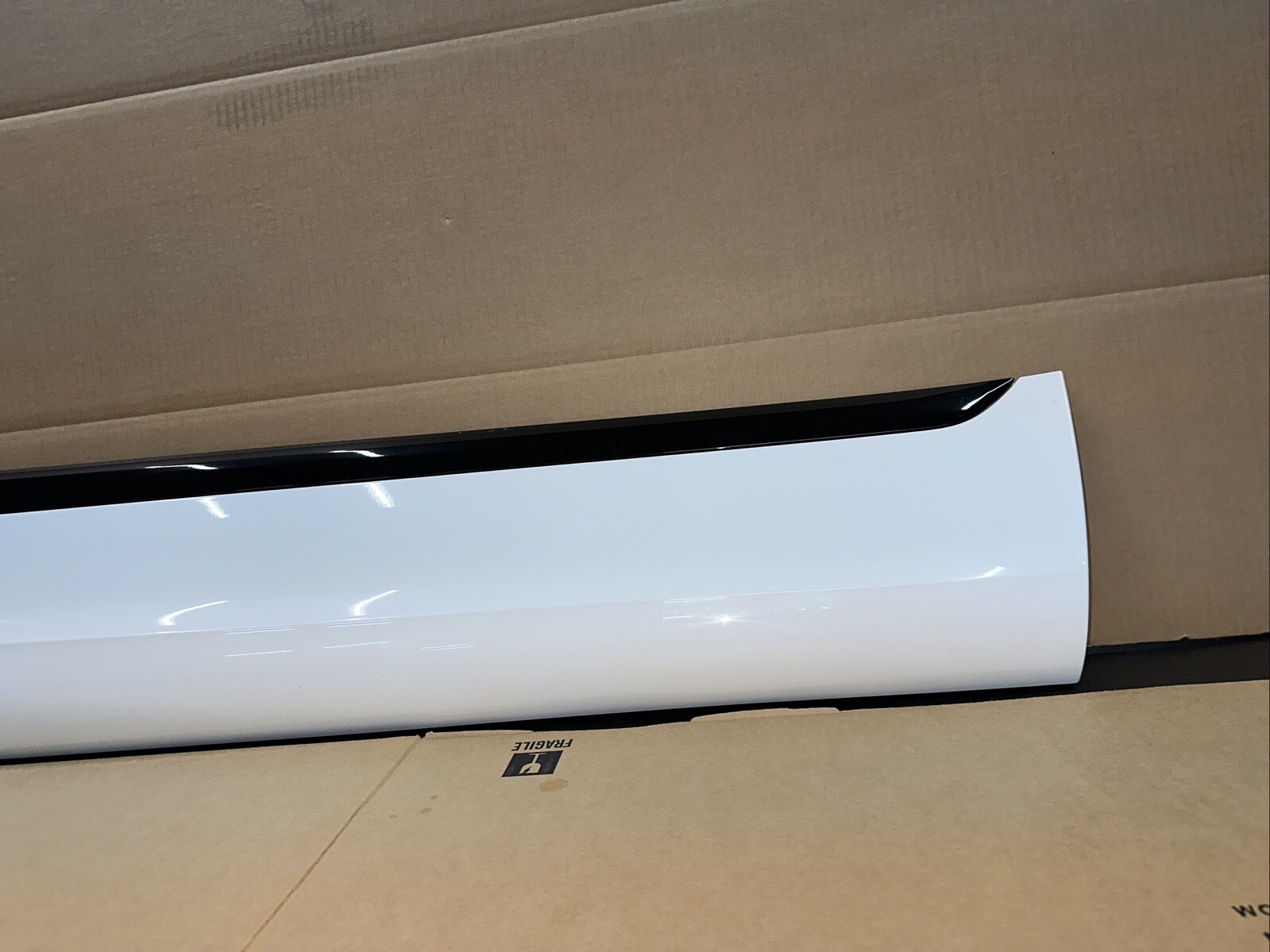 BENTLEY BENTAYGA DOOR MOLDING RIGHT FRONT 36A853072d Black Chrome OEM