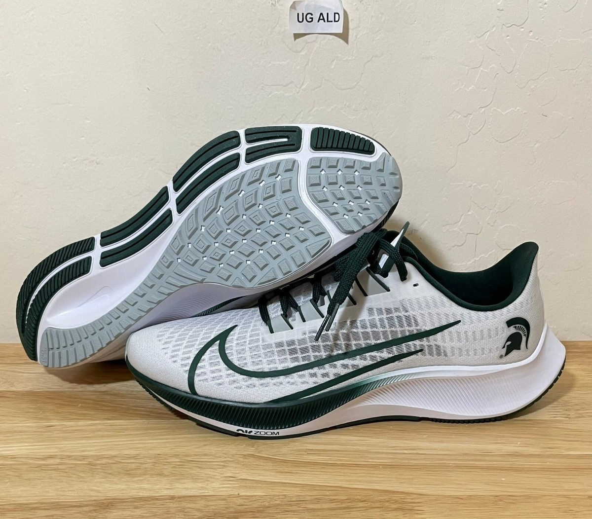 Nike Air Zoom Pegasus 37 Michigan State Spartans Sneaker Men's