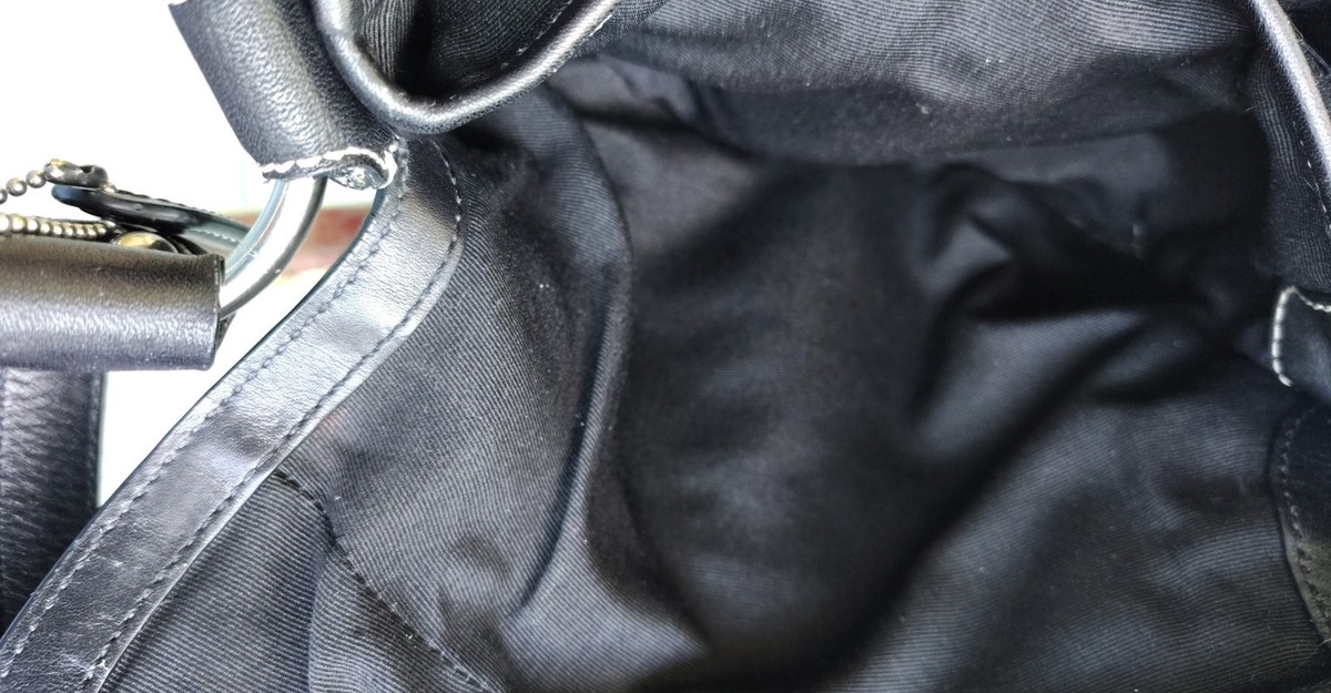 Coach SMALL 10577 Vintage Y2K Black Soho Leather Crossed Handle