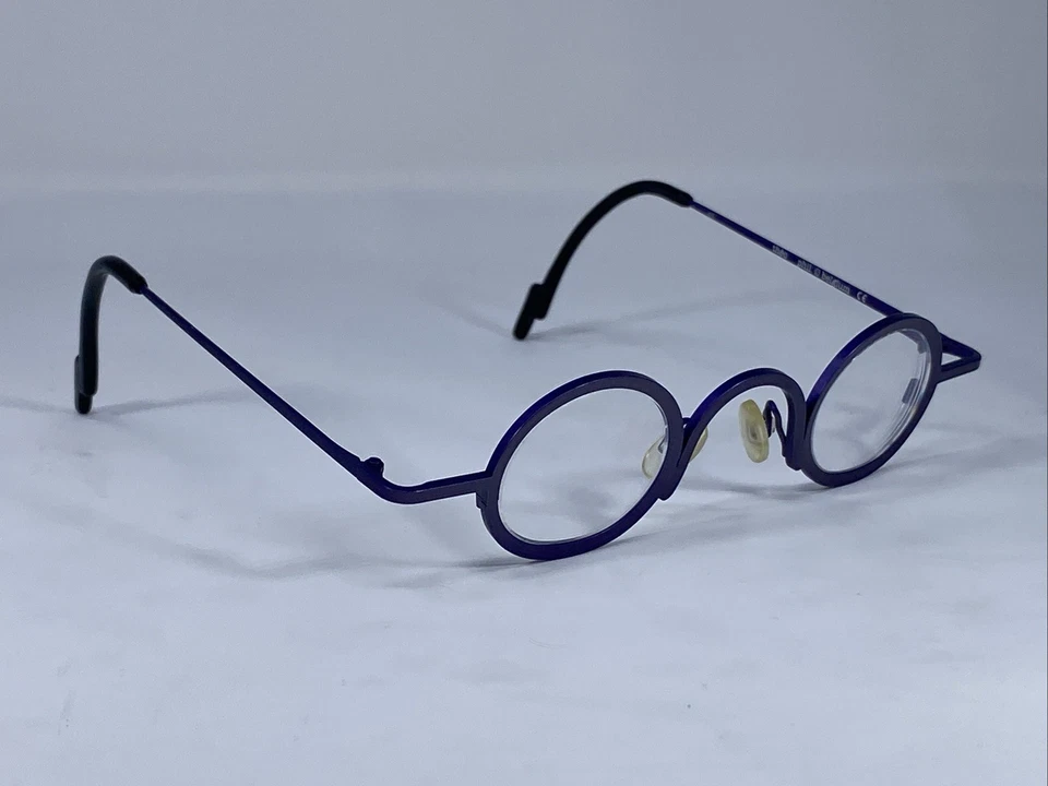 Montatura per occhiali da vista di design THEO BELGIUM “PHIL” viola opaco - Immagine 3 di 4