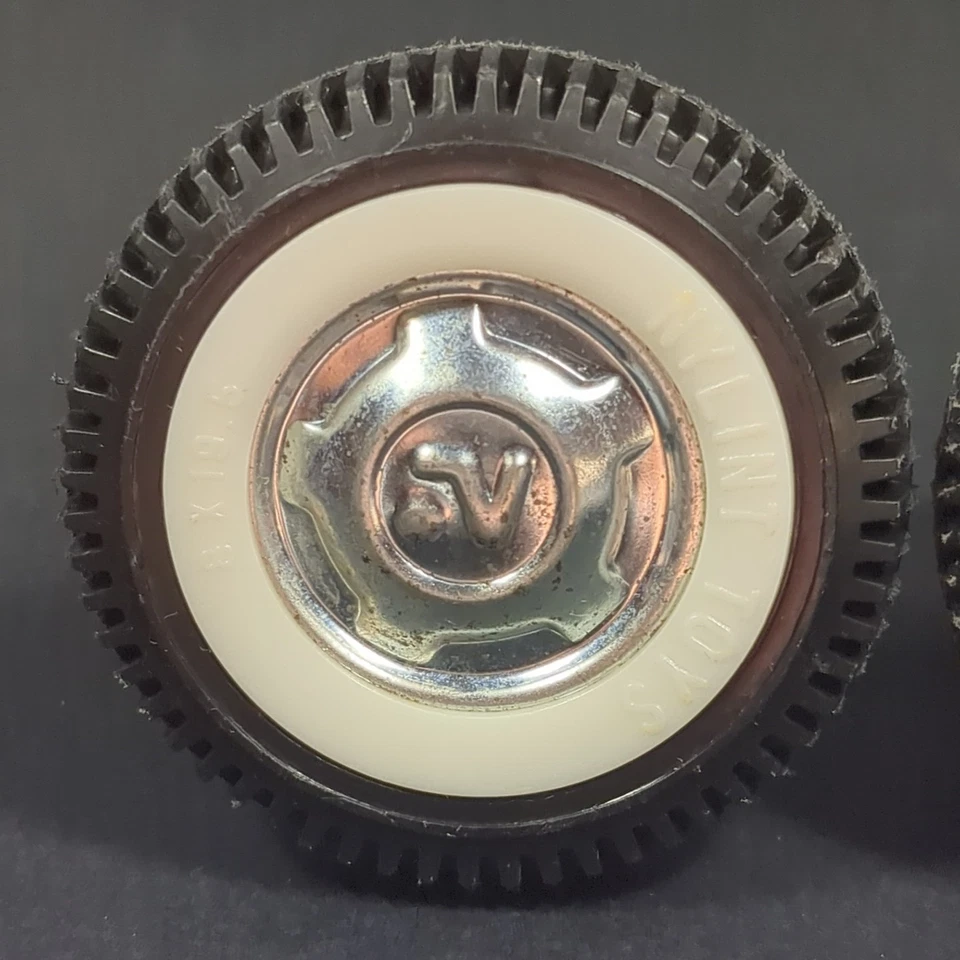 Nylint Axle Assembly N Logo Hubcaps Whitewall Tires 8x19.5 Semi Roadster - Image 2 of 4