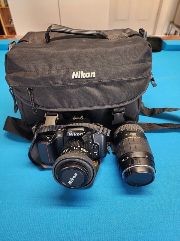 Nikon N6006 35mm SLR Film Camera Auto Focus Black w/ 2 Lenses & Nikon Bag