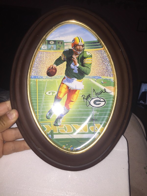 BRETT FAVRE -"3 DEGREES TO VICTORY" PLATE THE BRADFORD EXCHANGE- W/COA Box Frame