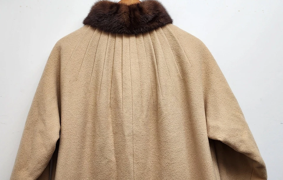 Vintage 1950's 100%.Cashmere Couture Coat With Mink Collar Perfect for Parties. - Image 2 of 4
