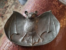 ANTIQUE # 3597 BRADLEY HUBBARD CAST IRON WINGED BAT CARD KEY COIN ART TRAY TOOL