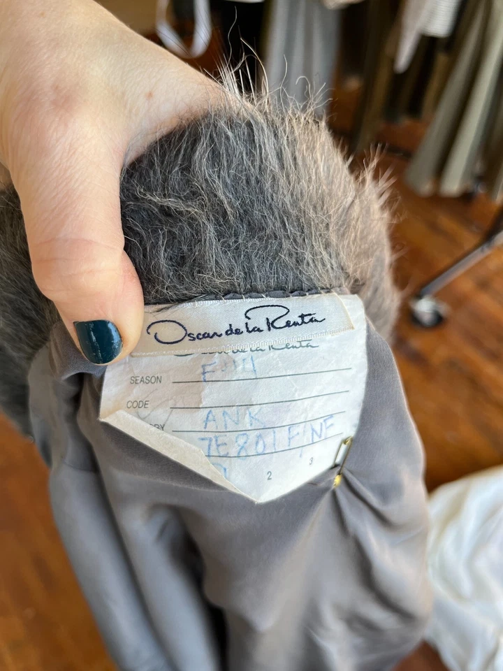 Abrigo Oscar de la Renta Talla Adornado Piel Recortada Pequeña Muestra Gris Foto 3 de 3