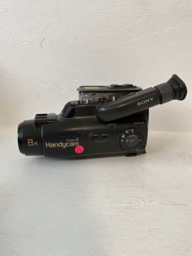 Sony CCD-FX200E  CCD AF VIDEO 8 HANDYCAM  - For Parts Or Repair - Picture 1 of 12