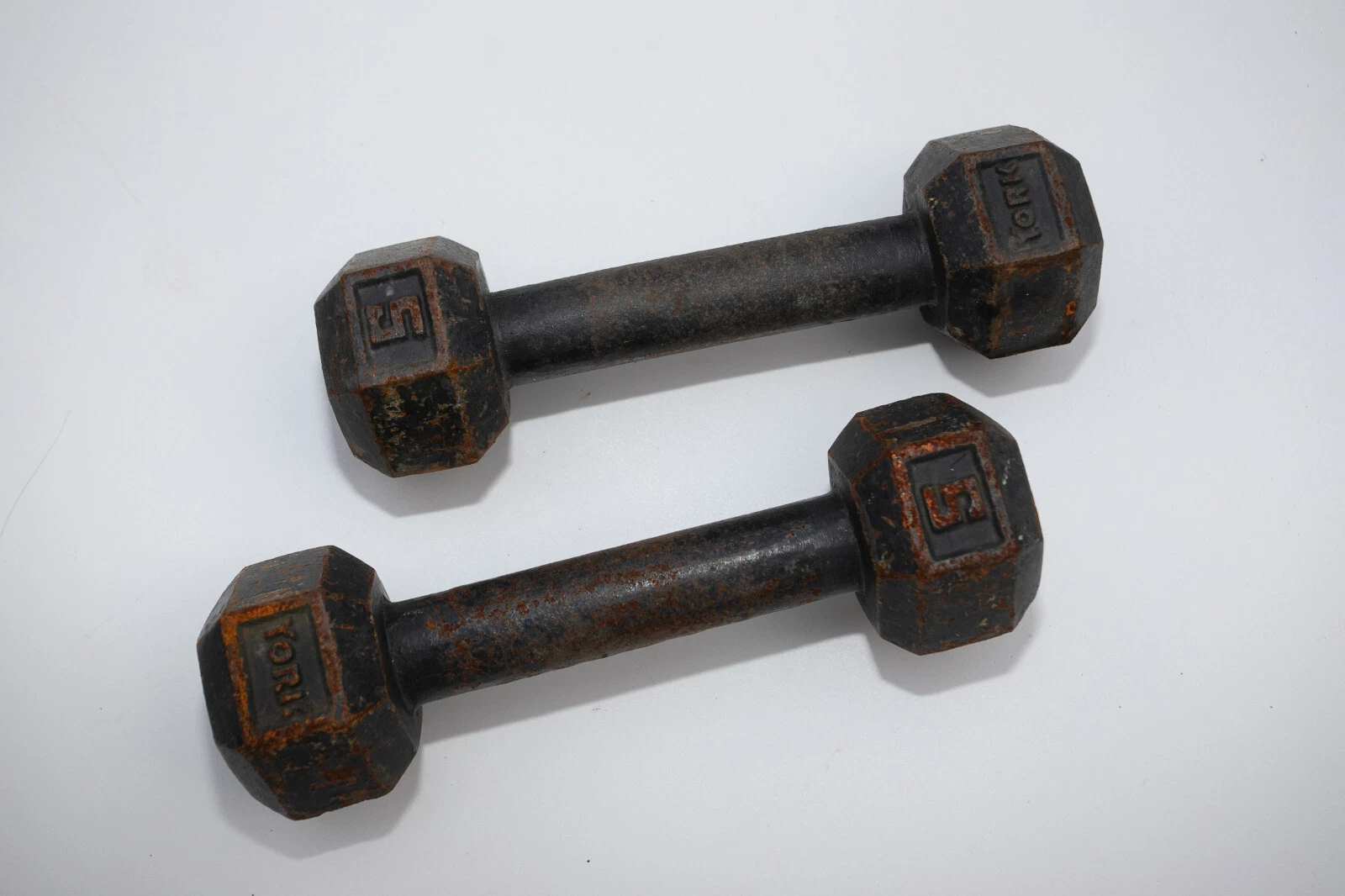 Pair 5 Pound York Dumbbell Weights (UE1/JSF6)Hex Shaped Ends Hexagonal Cast Iron