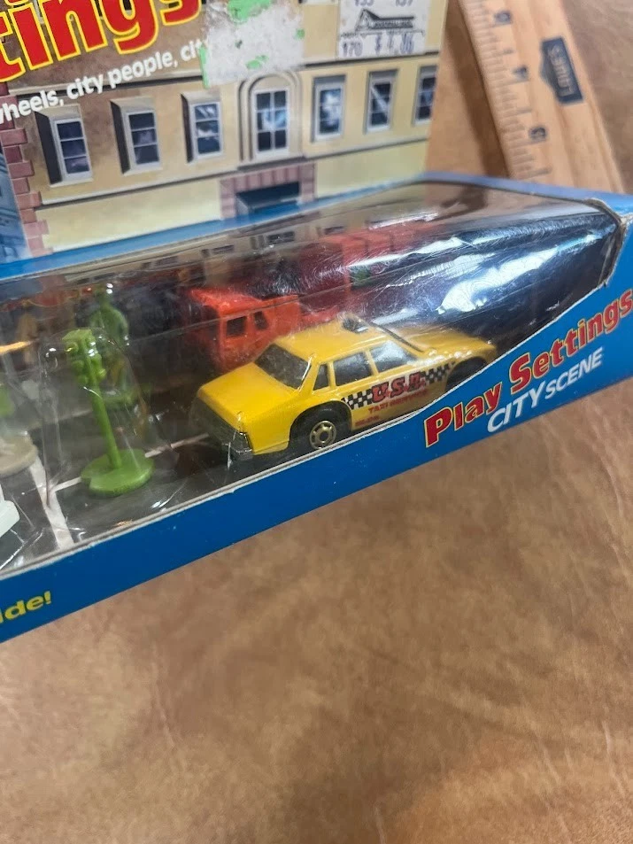 VTG 1982 MATTEL Hot Wheels Play Settings CITY SCENE-NIB FACTORY SEALED - Image 3 of 4