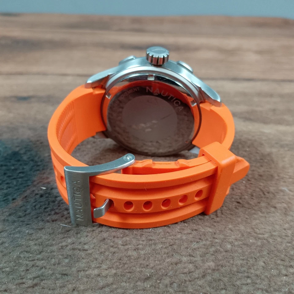 Reloj Cronógrafo Nautica Naranja Correa Silicona Esfera Negra Resistente al Agua 100m Foto 4 de 4