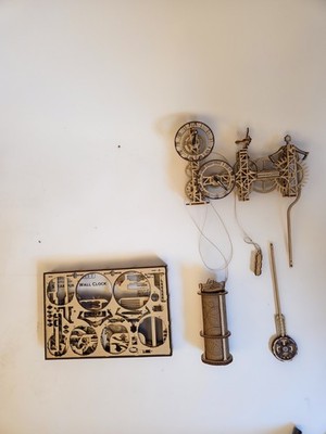 WOODEN CITY 3D Holzpuzzle   Mechanische Uhr   aufgebautes Modell