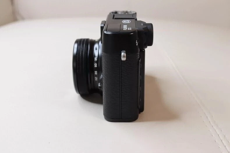 FUJIFILM X10 12MP Digital Camera with 12 Megapixel Optical Zoom Black 95%New - Image 2 of 4