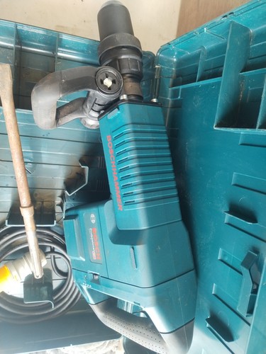 Bosch Professional GSH 11 E SDS Max Breaker Demolition Hammer - 110V 6D10(67)/35 - Picture 6 of 14