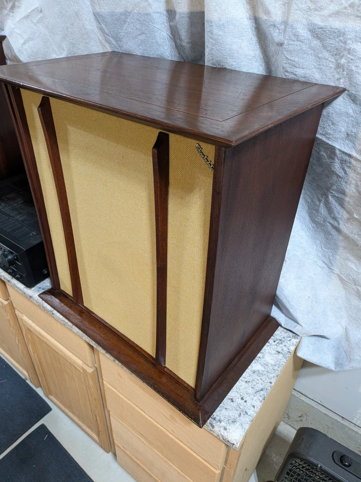 Altavoces de suelo Wharfdale vintage modelo W70C Foto 3 de 4