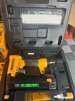 Bostitch SB-2IN1 Brad Nailer / Finish Stapler Combo Kit, Hard Case