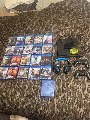 Sony PlayStation 4 PS4 Console Bundle w/ Controllers, Games, Headset