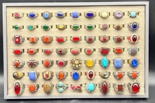 Lotto 63 anelli vintage tribali vecchi fatti a mano in ottone antico, vetro m...