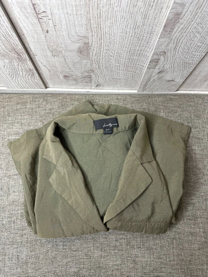 Mameluco Twenty One para mujer talla pequeña verde oliva con botones Foto 3 de 4