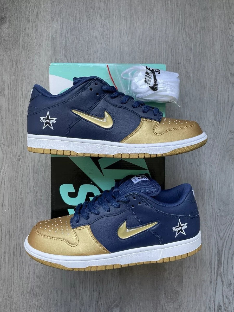 D*i様 Supreme × Nike SB Dunk Low Gold Sta Nike SB Dunk Low Supreme Jewel Swoosh Gold Men's - CK3480