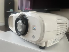 Epson EH-TW7000 4K PRO-UHD Projector 3.000 Lumen, Home Cinema, HDMI USB Port
