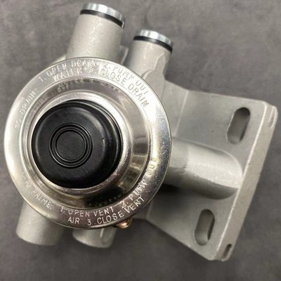 New FILTER HEAD 10046958 for Liebherr D934 D936 D946 Engine Spare Parts