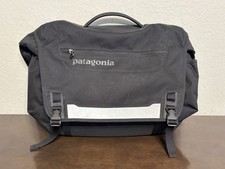 Borsa messenger mezza massa Patagonia 48315 SP13 nera per laptop pendolari tracolla