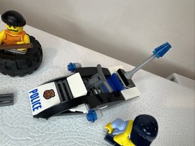 LEGO CITY: Tire Escape (60126), Complete