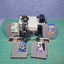 Nintendo NES NES-001 Console System Bundle 2 Controllers 4 Games Tested