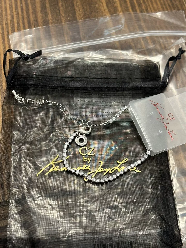 "Brazalete de tenis CZ by Kenneth Jay Lane tono plateado circonita cúbica, 6,25-9,5""" Foto 2 de 4