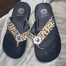 Yellow Box Flip Flops GADABOUT SZ 6 Rhinestones  Cheetah Print
