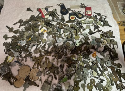 Antique Vintage Keys Large Lot 6.8pds Car, Clock, Cabinet & Industrial + Locks