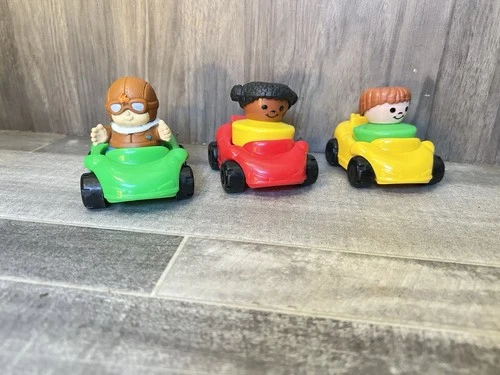 Vintage 3 Fisher Price Little People Race Cars And 3 Little Chunky People D3