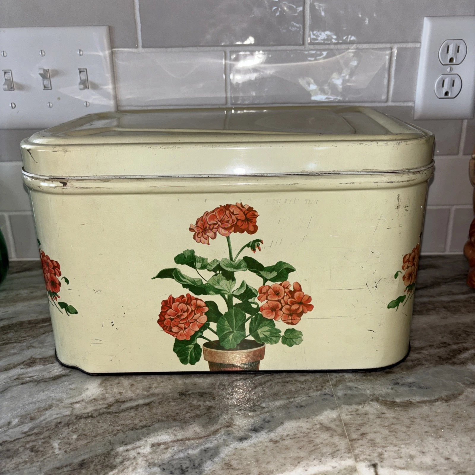Vintage 1950 Metal Bread Box Cream Flower Pot Design Front And Sides